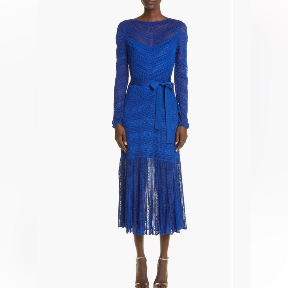 NWT! Carolina Herrera Belted Long Sleeve Chevron Lace Midi Dress - X Small 💙